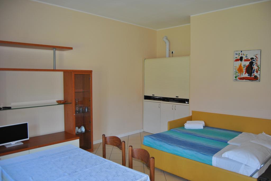 Residence Oasi Del Viandante Lake Como Habitación foto